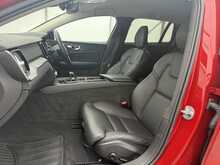 Volvo V60 B4 MHEV Plus - U7276