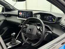 Peugeot 208 PureTech GT - U7407