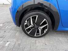 Peugeot 208 PureTech GT - U7407