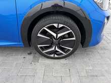 Peugeot 208 PureTech GT - U7407