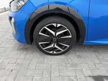 Peugeot 208 PureTech GT - U7407