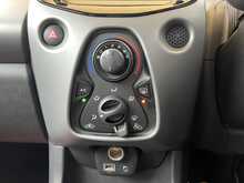 Toyota AYGO VVT-i x-play - U3218