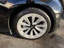 Tesla Model 3  - U3245