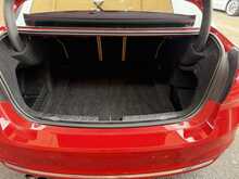 BMW 3 Series 330i Luxury - U3291