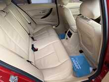 BMW 3 Series 330i Luxury - U3291