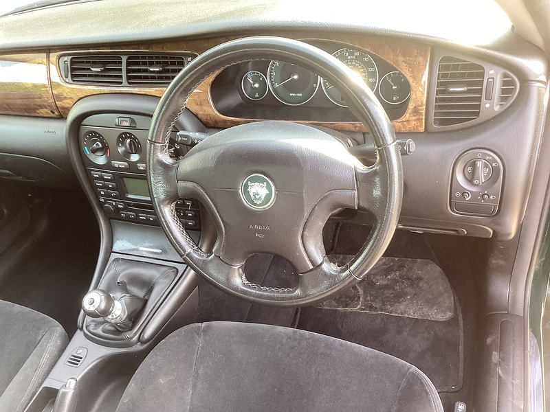 Jaguar 2.5 V6 Saloon 4dr Petrol Manual (AWD) (234 g/km, 194 bhp)