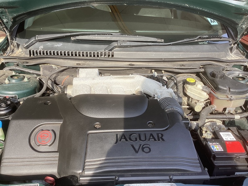 Jaguar 2.5 V6 Saloon 4dr Petrol Manual (AWD) (234 g/km, 194 bhp)