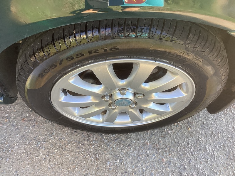 Jaguar 2.5 V6 Saloon 4dr Petrol Manual (AWD) (234 g/km, 194 bhp)