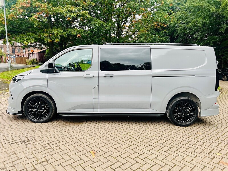 Ford 320 Limited L2H1 Dciv Ecoblue 2.0 6dr Double Cab in Van Manual Diesel