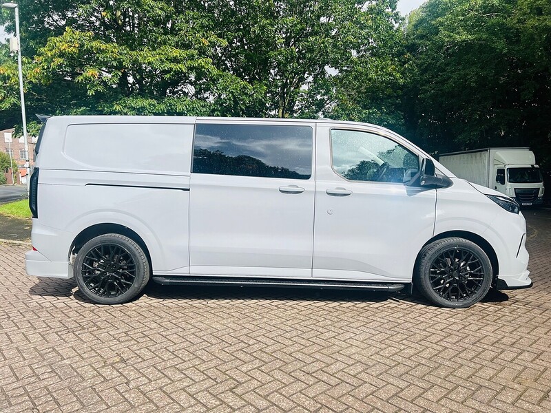 Ford 320 Limited L2H1 Dciv Ecoblue 2.0 5dr Double Cab in Van Manual Diesel