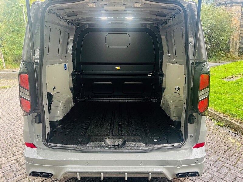 Ford 320 Limited L2H1 Dciv Ecoblue 2.0 5dr Double Cab in Van Manual Diesel