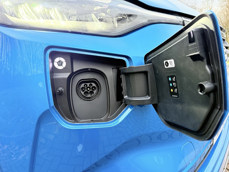Ford 320 Limited Dciv L1 H1 2.5 6dr Double Cab in Van Automatic PHEV petrol / electric