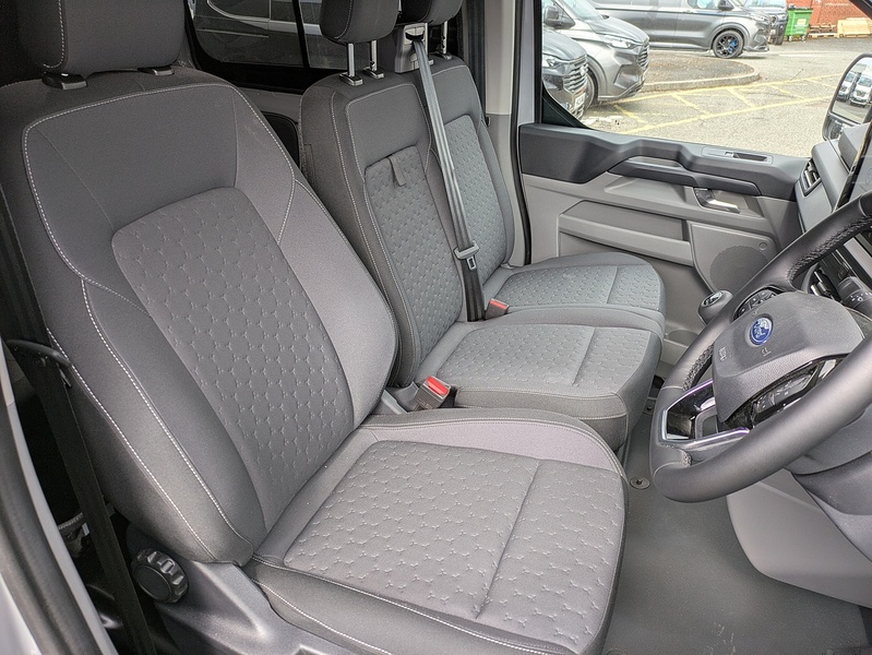 Ford 300 Limited L2h1 Dciv Ecoblue Combi 2.0 Manual Diesel