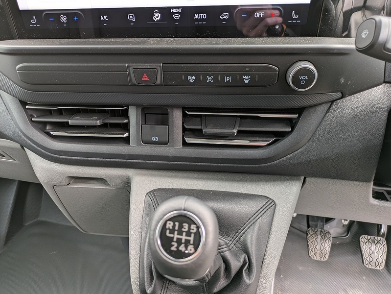 Ford 300 Limited L2h1 Dciv Ecoblue Combi 2.0 Manual Diesel