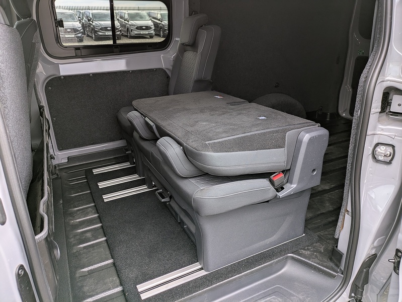 Ford 300 Limited L2h1 Dciv Ecoblue Combi 2.0 Manual Diesel