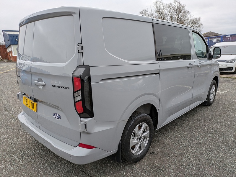 Ford 2.0 320 EcoBlue Limited Crew Van Double Cab 5dr Diesel Manual L1 H1 Euro 6 (s/s) (136 ps)