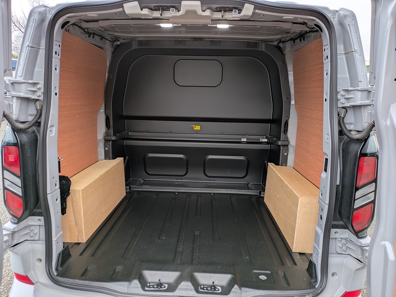 Ford 2.0 320 EcoBlue Limited Crew Van Double Cab 5dr Diesel Manual L1 H1 Euro 6 (s/s) (136 ps)