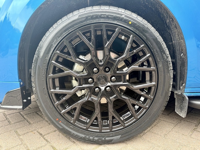 Ford 320 Limited Dciv L1 H1 100KW Double Cab Automatic Electric