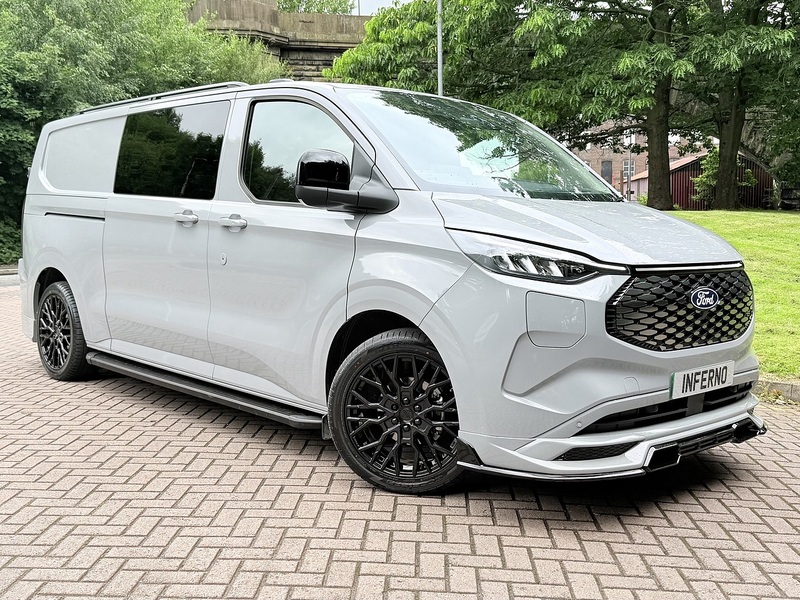 Ford 320 65kWh Limited Crew Van Double Cab 5dr Electric Auto L2 H1 (136 ps)