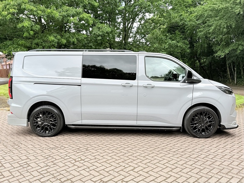 Ford 320 65kWh Limited Crew Van Double Cab 5dr Electric Auto L2 H1 (136 ps)