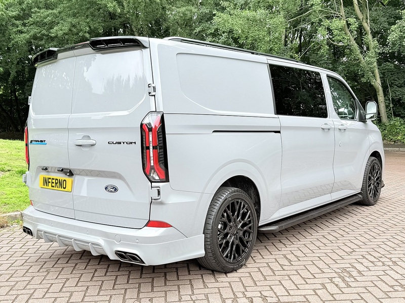 Ford 320 65kWh Limited Crew Van Double Cab 5dr Electric Auto L2 H1 (136 ps)