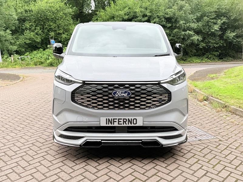 Ford 320 65kWh Limited Crew Van Double Cab 5dr Electric Auto L2 H1 (136 ps)