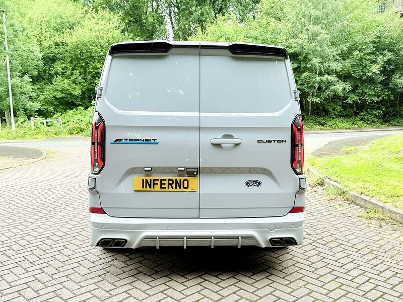 Ford 320 65kWh Limited Crew Van Double Cab 5dr Electric Auto L2 H1 (136 ps)