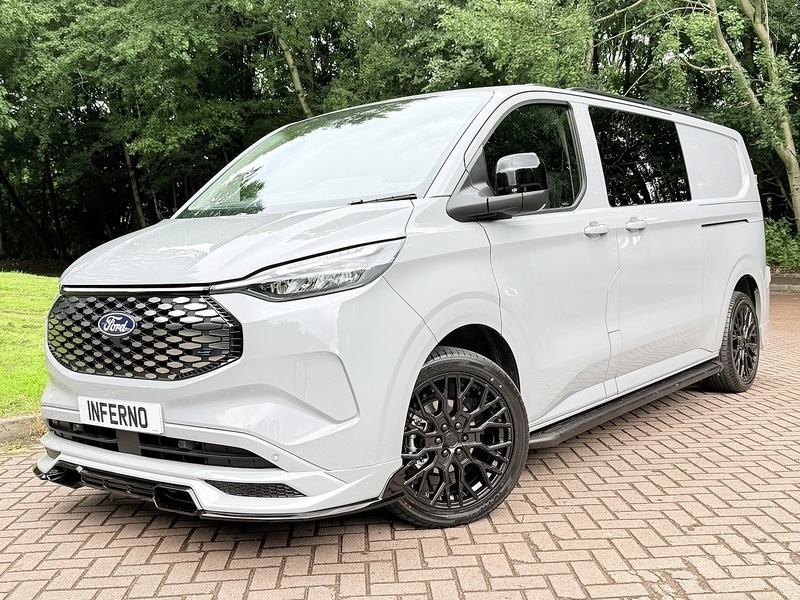 Ford 320 65kWh Limited Crew Van Double Cab 5dr Electric Auto L2 H1 (136 ps)