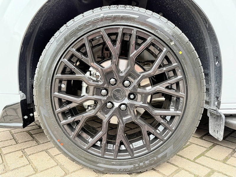 Ford 320 65kWh Limited Crew Van Double Cab 5dr Electric Auto L2 H1 (136 ps)