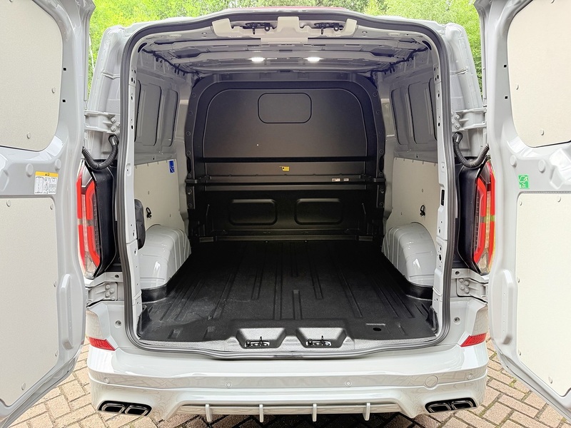 Ford 320 65kWh Limited Crew Van Double Cab 5dr Electric Auto L2 H1 (136 ps)