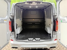 320 65kWh Limited Crew Van Double Cab 5dr Electric Auto L2 H1 (136 ps)