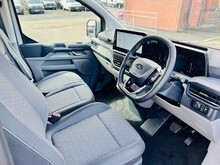 320 65kWh Limited Crew Van Double Cab 5dr Electric Auto L2 H1 (136 ps)