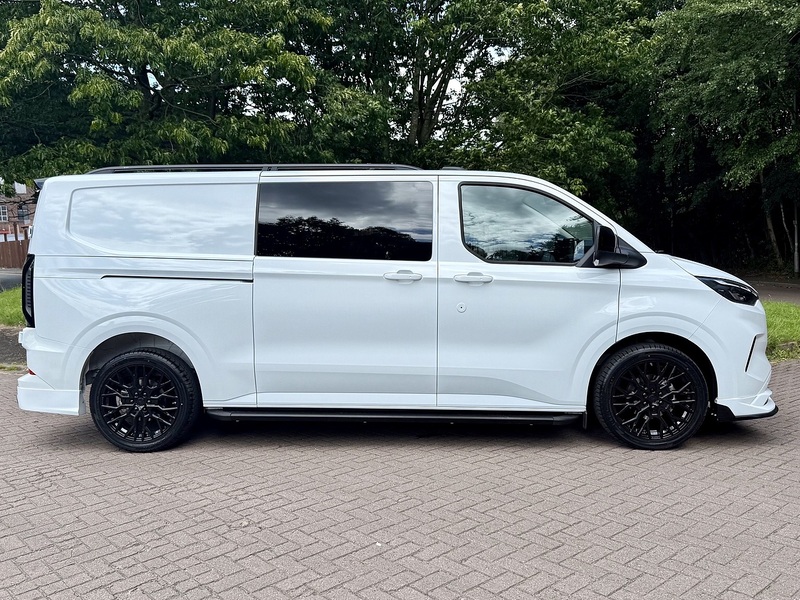 Ford 2.0 300 EcoBlue Limited Crew Van Double Cab 5dr Diesel Manual L2 H1 Euro 6 (s/s) (136 ps)