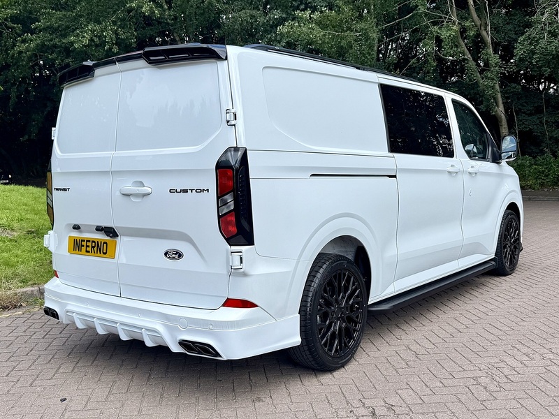 Ford 2.0 300 EcoBlue Limited Crew Van Double Cab 5dr Diesel Manual L2 H1 Euro 6 (s/s) (136 ps)