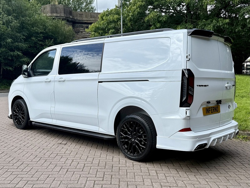 Ford 2.0 300 EcoBlue Limited Crew Van Double Cab 5dr Diesel Manual L2 H1 Euro 6 (s/s) (136 ps)