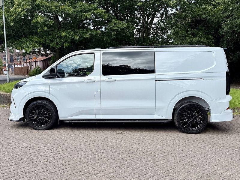 Ford 2.0 300 EcoBlue Limited Crew Van Double Cab 5dr Diesel Manual L2 H1 Euro 6 (s/s) (136 ps)