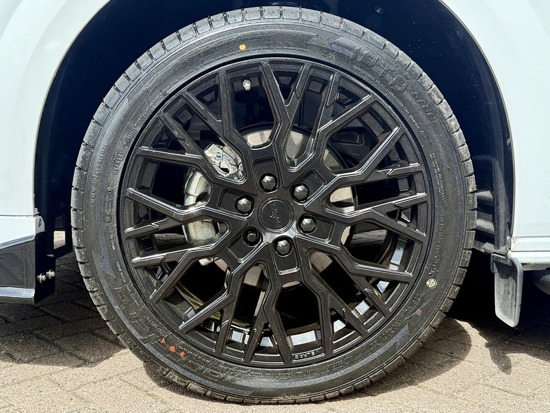 Ford 2.0 300 EcoBlue Limited Crew Van Double Cab 5dr Diesel Manual L2 H1 Euro 6 (s/s) (136 ps)