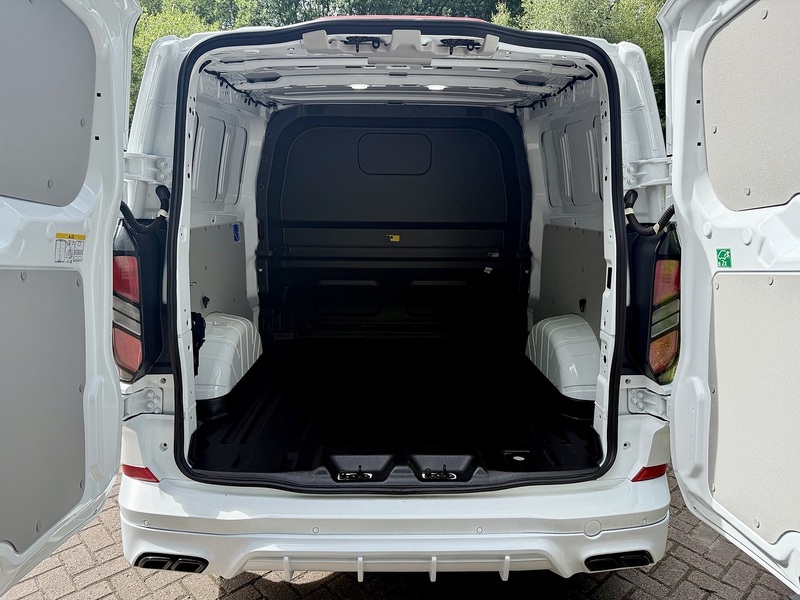 Ford 2.0 300 EcoBlue Limited Crew Van Double Cab 5dr Diesel Manual L2 H1 Euro 6 (s/s) (136 ps)