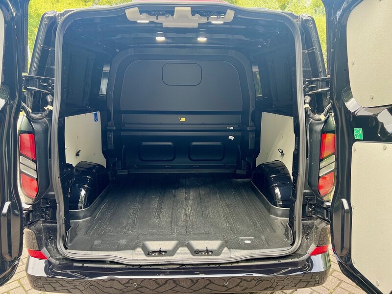 Ford 320 Limited Dciv L2 H1 Panel Van 2.0 Automatic Diesel