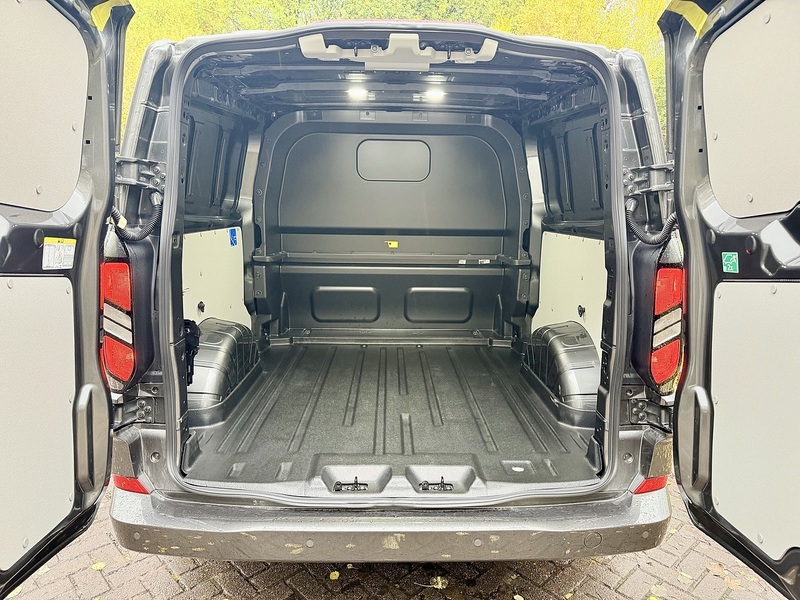 Ford 320 Limited Dciv L2 H1 Panel Van 2.0 Automatic Diesel