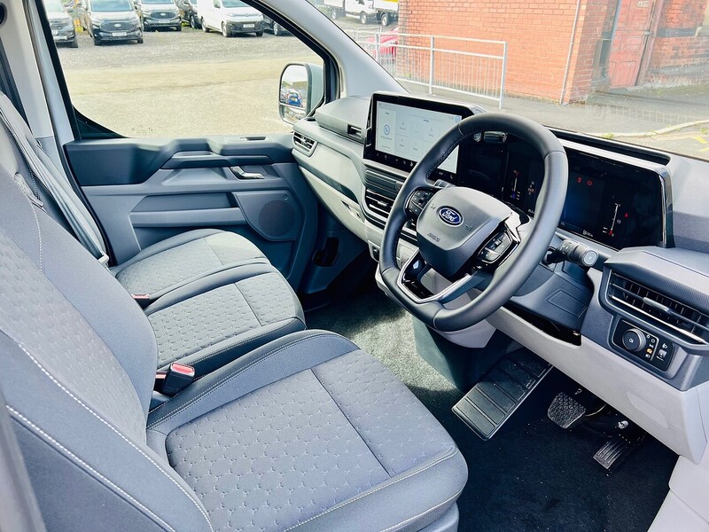 Ford 320 Limited L1h1 Dciv Ecoblue 2.0 6dr Panel Van Automatic Diesel