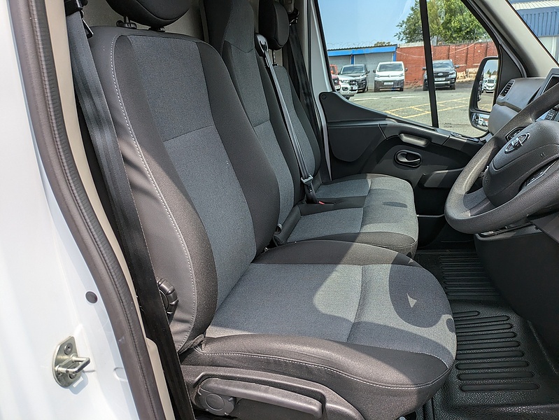 Nissan 2.3 dCi 35 Acenta Panel Van 4dr Diesel Manual FWD L3 H2 Euro 6 (135 ps)