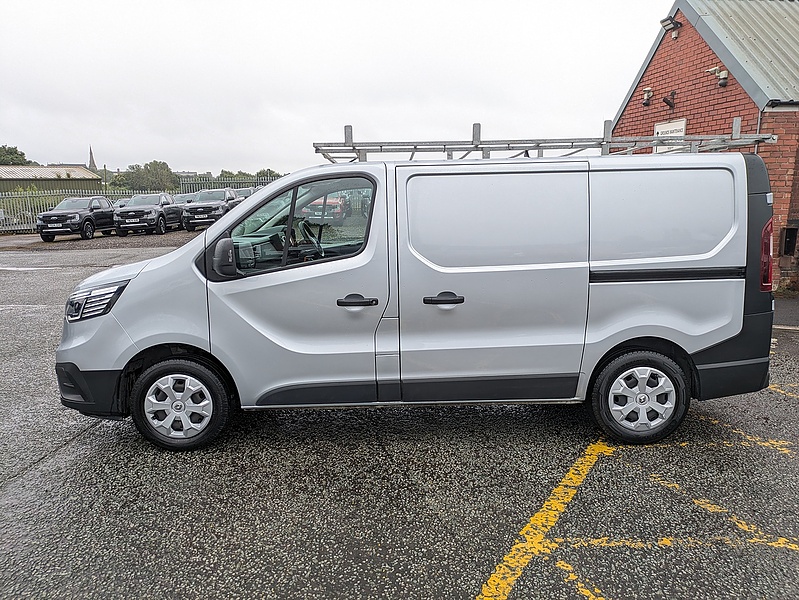 Renault 2.0 dCi Blue 28 Business Panel Van 5dr Diesel Manual SWB Euro 6 (s/s) (130 ps)