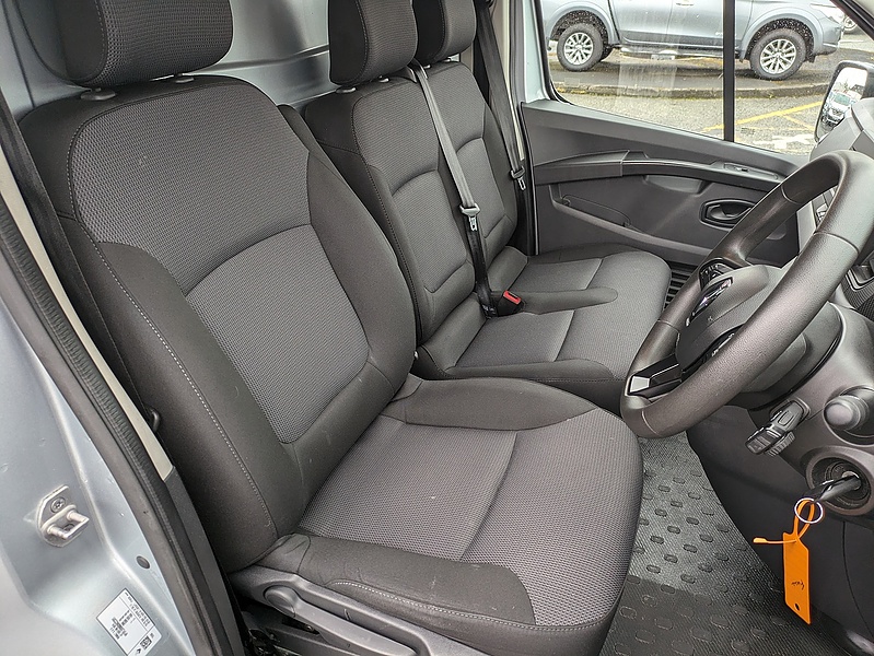 Renault 2.0 dCi Blue 28 Business Panel Van 5dr Diesel Manual SWB Euro 6 (s/s) (130 ps)