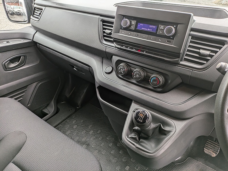 Renault 2.0 dCi Blue 28 Business Panel Van 5dr Diesel Manual SWB Euro 6 (s/s) (130 ps)