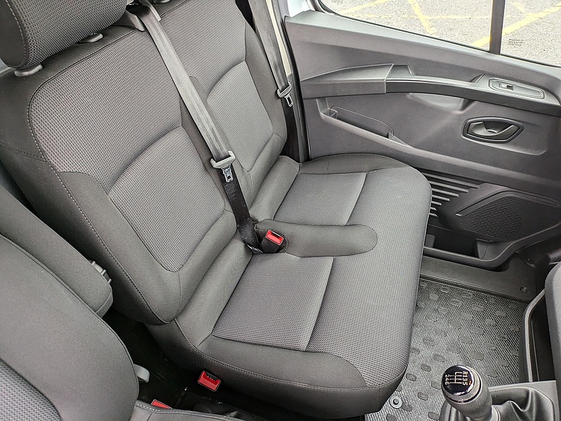 Renault 2.0 dCi Blue 28 Business Panel Van 5dr Diesel Manual SWB Euro 6 (s/s) (130 ps)