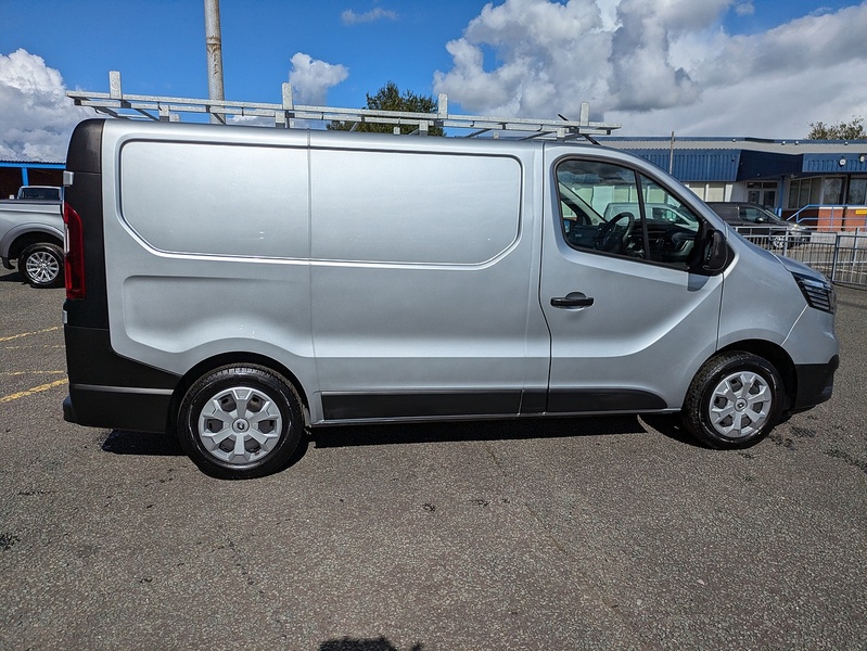 Renault 2.0 dCi Blue 28 Business Panel Van 5dr Diesel Manual SWB Euro 6 (s/s) (130 ps)