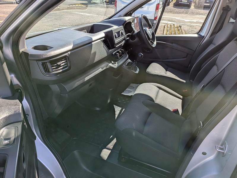 Renault 2.0 dCi Blue 28 Business Panel Van 5dr Diesel Manual SWB Euro 6 (s/s) (130 ps)