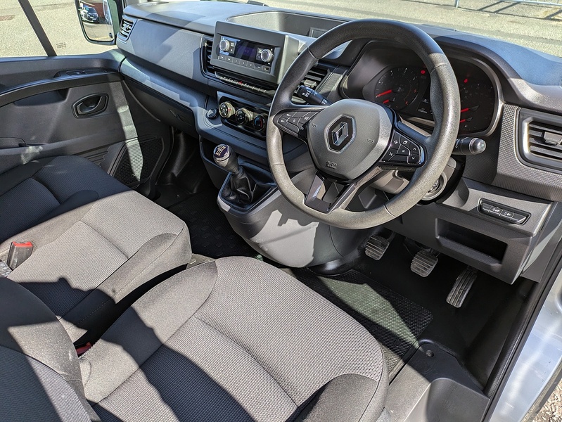 Renault 2.0 dCi Blue 28 Business Panel Van 5dr Diesel Manual SWB Euro 6 (s/s) (130 ps)