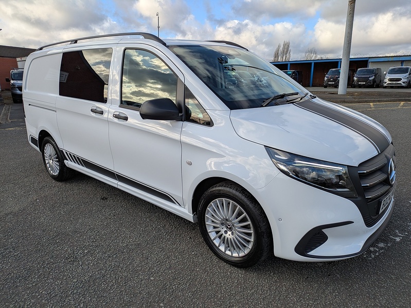 Mercedes-Benz 2.0 119 CDI SELECT Crew Van Double Cab 5dr Diesel G-Tronic RWD L2 Euro 6 (s/s) (190 ps)